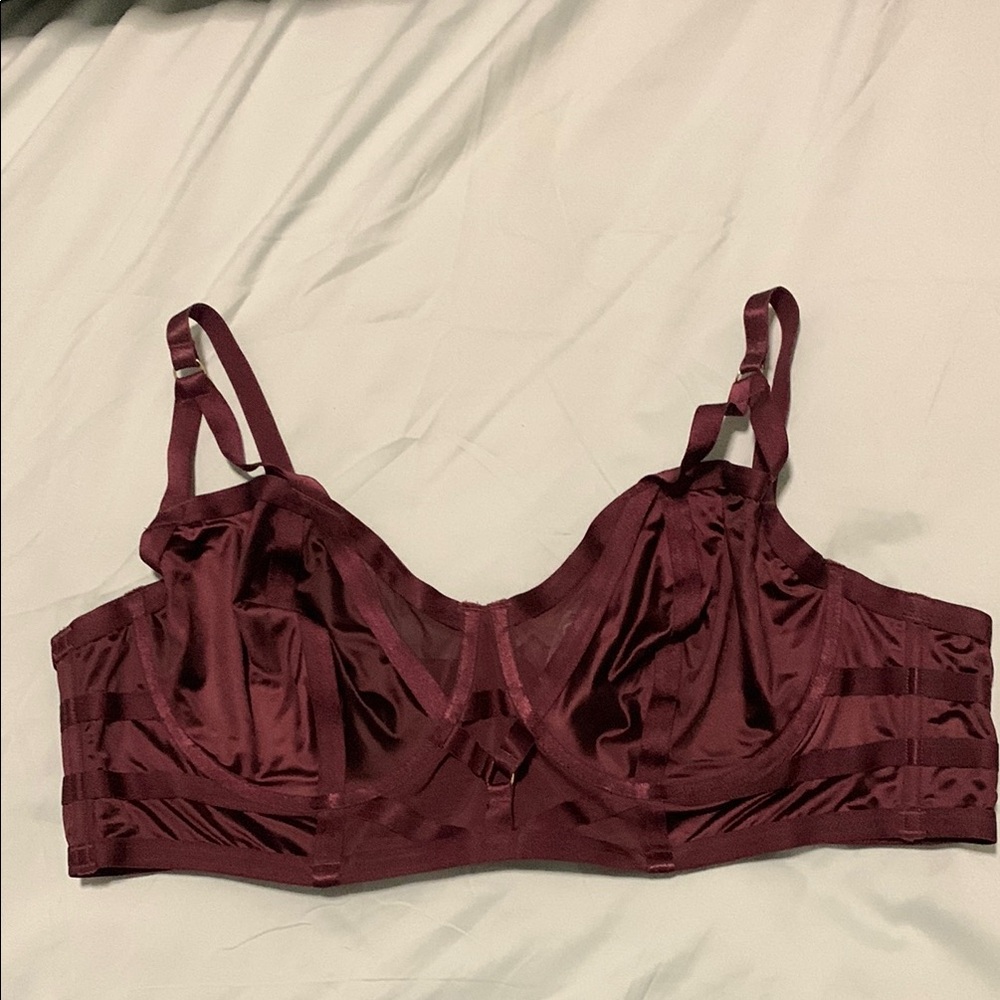 NWT Torrid sz 3 longline Burgundy Satin Bra